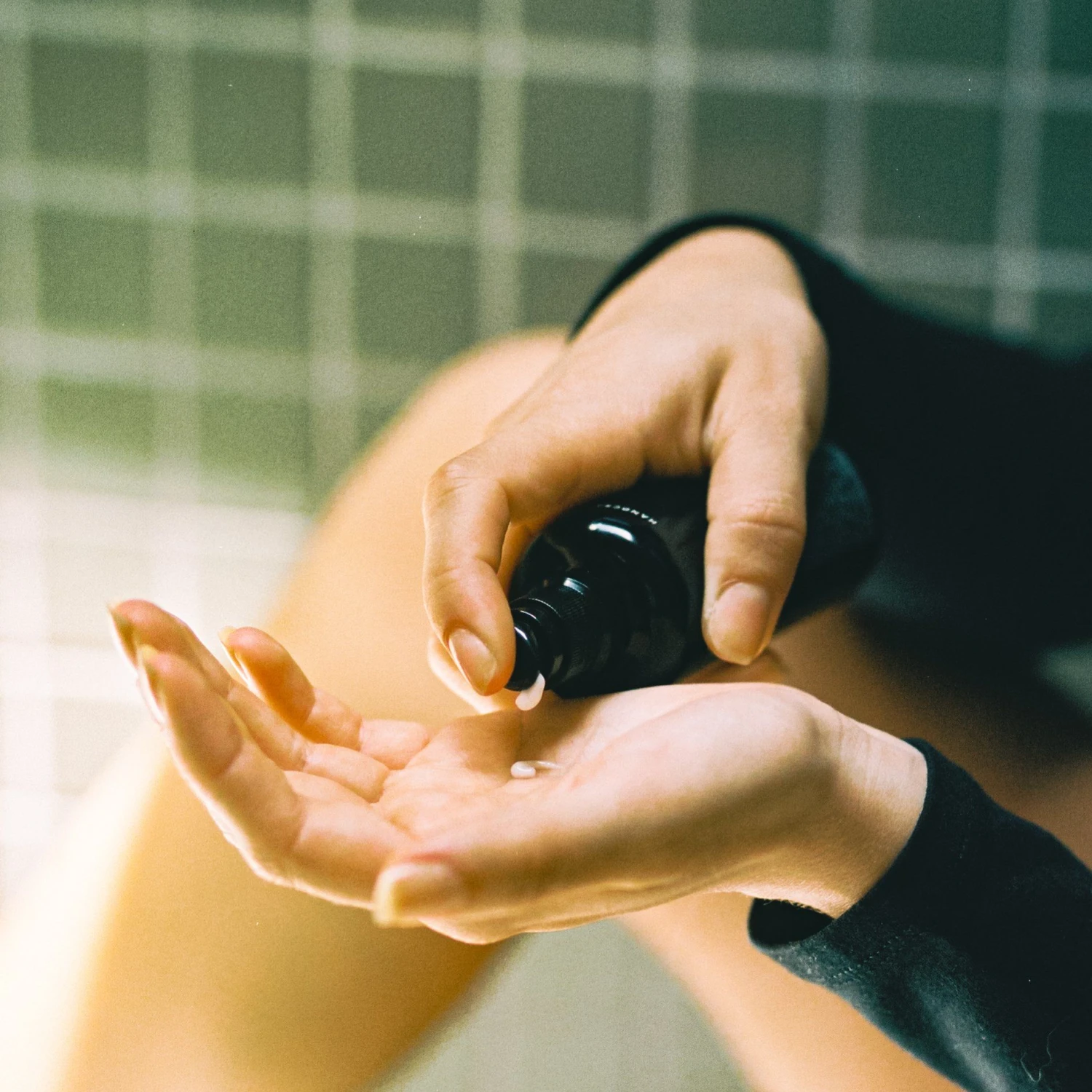 Milk Anti-Frizz Leave-In Nourishing Treatment 4 Milk Anti-Frizz Leave-In Nourishing Treatment - Image 4