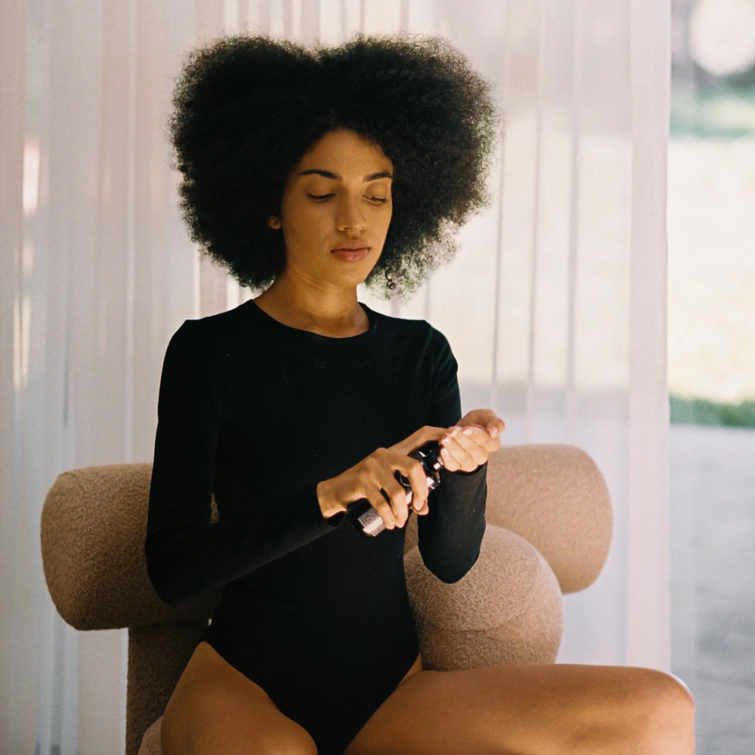 Milk Anti-Frizz Leave-In Nourishing Treatment 5 Milk Anti-Frizz Leave-In Nourishing Treatment - Image 5