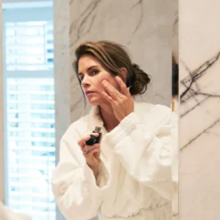 Face Trace Contour Stick -Fashion Makeup & Care 190611 MM BS WESTMAN ATELIER FILMING 2020 v2