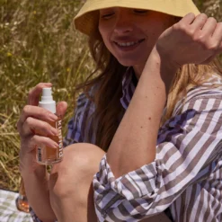 Golden Hour DEET-Free Repellent 12 Golden Hour DEET-Free Repellent -Fashion Makeup & Care 2 Kinfield Golden Hour Applying