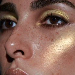 Extra/Ordinaire Skin Illuminator Full Spectrum Collection 26 Extra/Ordinaire Skin Illuminator Full Spectrum Collection -Fashion Makeup & Care 27 Rosiers Extra Ordinaire Look 1 Raya Gold 3