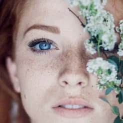 Nourish & Set Brow Gel -Fashion Makeup & Care 628110059871 enfr 02