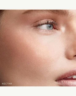 Lit Up Highlight Stick -Fashion Makeup & Care 810102030580 02 scaled