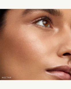 Lit Up Highlight Stick -Fashion Makeup & Care 810102030580 03 scaled