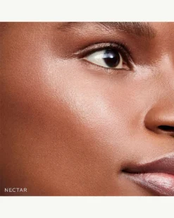 Lit Up Highlight Stick -Fashion Makeup & Care 810102030580 04 scaled