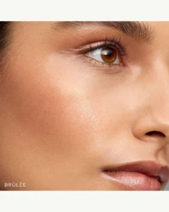 Lit Up Highlight Stick -Fashion Makeup & Care 810102030696 03 scaled