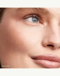 Lit Up Highlight Stick -Fashion Makeup & Care 810102030696 04 scaled