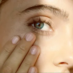 All-Embracing Hydrating Serum 14 All-Embracing Hydrating Serum -Fashion Makeup & Care AllEmbracingSerum Lifestyle3