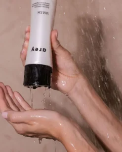 Wash Shampoo -Fashion Makeup & Care Arey WashShampoo InUse 05 scaled