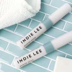 Banish Stick -Fashion Makeup & Care BanishStick Bathroom DSC 0195