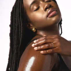 Revitalizing Body Oil -Fashion Makeup & Care BodyOilapplicationV1