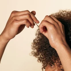 Pequi Styling Gel 12 Pequi Styling Gel -Fashion Makeup & Care Ceremonia PequiGel Application