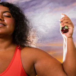 Hair Oil Mist Con Aloe Vera 10 Hair Oil Mist Con Aloe Vera -Fashion Makeup & Care CopyofCeremonia Model 07292021 1455 Edit