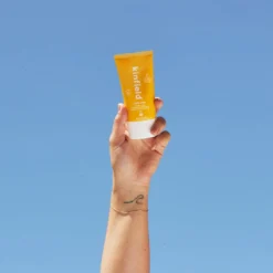 Daily Dew SPF 35 -Fashion Makeup & Care Daily Dew Handheld Edit