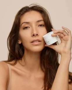 Restore Face Cream 11 Restore Face Cream -Fashion Makeup & Care DoctorRogers FaceCream Model 05 scaled