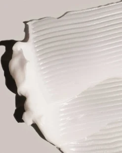 Fashion Makeup & Care -Fashion Makeup & Care DoctorRogers FaceCream Swatch 02 scaled