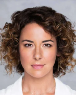 SmartCurl Hydrating Wash 9 SmartCurl Hydrating Wash -Fashion Makeup & Care Evolvh SmartCurlHydratingWash Model 04 scaled