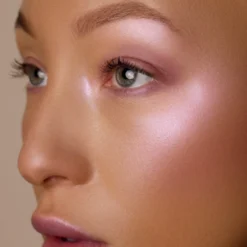 Rare Light Luminizers 39 Rare Light Luminizers -Fashion Makeup & Care Ghost Light Rare Light Luminizer Desire Inner Glow Creme Pigment Macro square web res 2000px