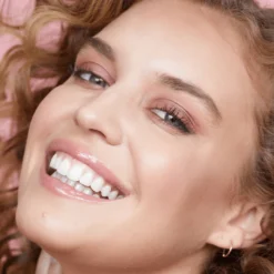 HAN Clean Mascara 9 HAN Clean Mascara -Fashion Makeup & Care HANCleanMascaraBlack Model