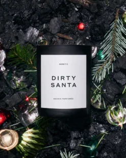 Dirty Santa Candle -Fashion Makeup & Care Heretic DirtySanta Candle Lifestyle 05 scaled