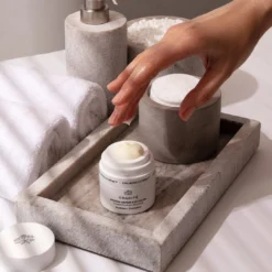 Edelweiss Extrême™ Intense Repair Eye Cream -Fashion Makeup & Care IntenseEyeRepair lifestyle3