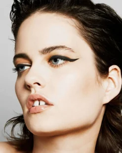 Flyk Trick Mascara -Fashion Makeup & Care JillianDempsey FlykTrick Lifestyle 03 scaled