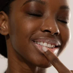 Jojoba Pearls Daily Hydra-Exfoliant -Fashion Makeup & Care JojobaPeals model 1