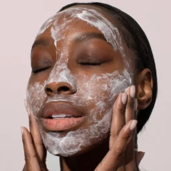 Jojoba Pearls Daily Hydra-Exfoliant -Fashion Makeup & Care JojobaPearls model 3