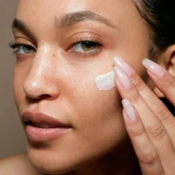 Plumscreen SPF 31 -Fashion Makeup & Care JvP 013121 6599adj