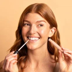 Lip Tonic -Fashion Makeup & Care Kind ModelB1