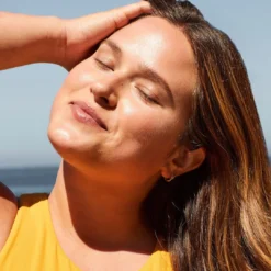 Daily Dew SPF 35 -Fashion Makeup & Care Kinfield Daily Dew on Face