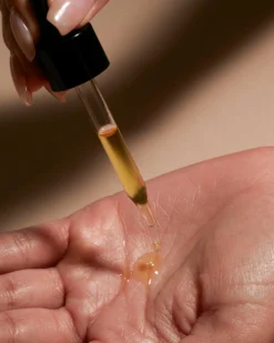 Plum Beauty Oil 23 Plum Beauty Oil -Fashion Makeup & Care LePrunier PlumBeautyOil Model 10 scaled