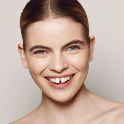 Invisible Touch Liquid Foundation -Fashion Makeup & Care Liquid Foundation Model F120