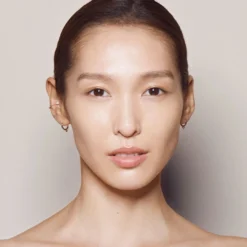 Invisible Touch Liquid Foundation -Fashion Makeup & Care Liquid Foundation Model F130