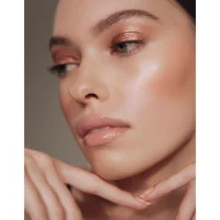 Mood 4 Ever Eye Shadow Palette 20 Mood 4 Ever Eye Shadow Palette -Fashion Makeup & Care M4E WEB EDITORIAL A.2000x2000