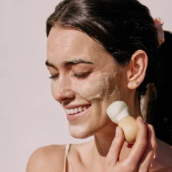 Deep Clean Kit -Fashion Makeup & Care ModelShot