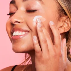 10+10 More-sturizer 12 10+10 More-sturizer -Fashion Makeup & Care More sturizer 2000x2000 02