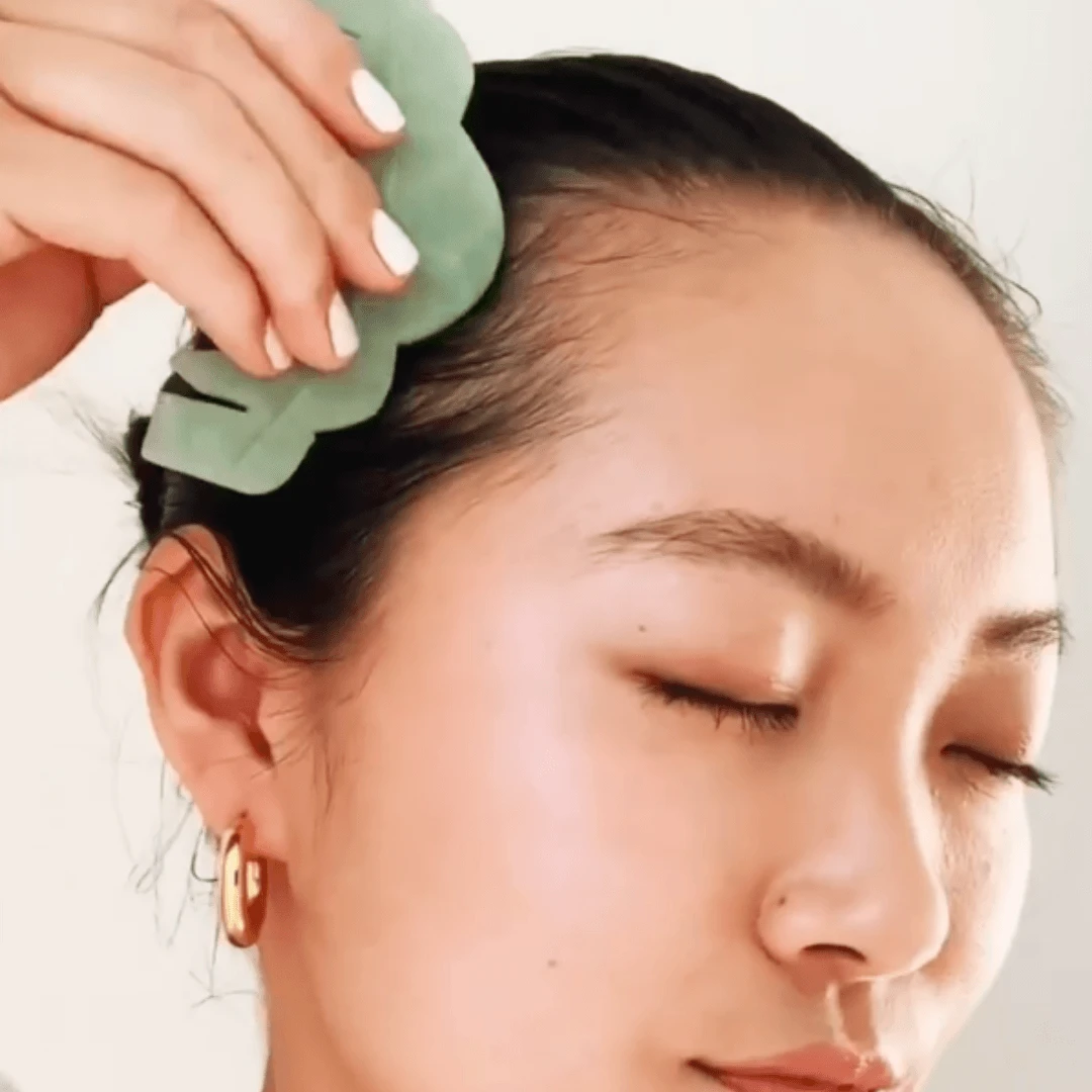 The Jade Massaging Gua Sha Comb 4 The Jade Massaging Gua Sha Comb - Image 4