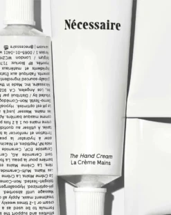 The Hand Cream 14 The Hand Cream -Fashion Makeup & Care Necessaire HandCream2 Lifestyle 04 scaled