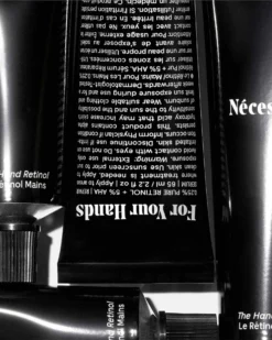 The Hand Retinol - Repair Treatment With 0.25% Pure Retinol + 5% AHA -Fashion Makeup & Care Necessaire HandRetinol Lifestyle 04 scaled