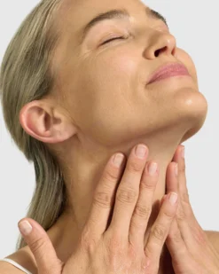 Bonne Nuit™ BioPeptide Renewal Overnight Cream -Fashion Makeup & Care Pai BonneNuitCream Model 06 scaled