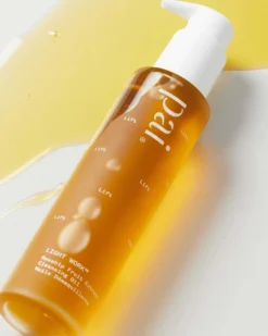 Light Work Rosehip Cleansing Oil 9 Light Work Rosehip Cleansing Oil -Fashion Makeup & Care Pai LightworkCleansingOil Lifestyle 03 scaled