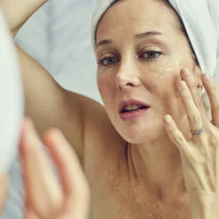 Purifying Cleanser -Fashion Makeup & Care PurifyingCleanser Model 2400x3680px 300dpi