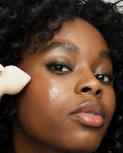 RMS Beauty Skin2Skin Beauty Sponge -Fashion Makeup & Care RMS Skin2SkinBeautySponge Lifestyle 04 scaled