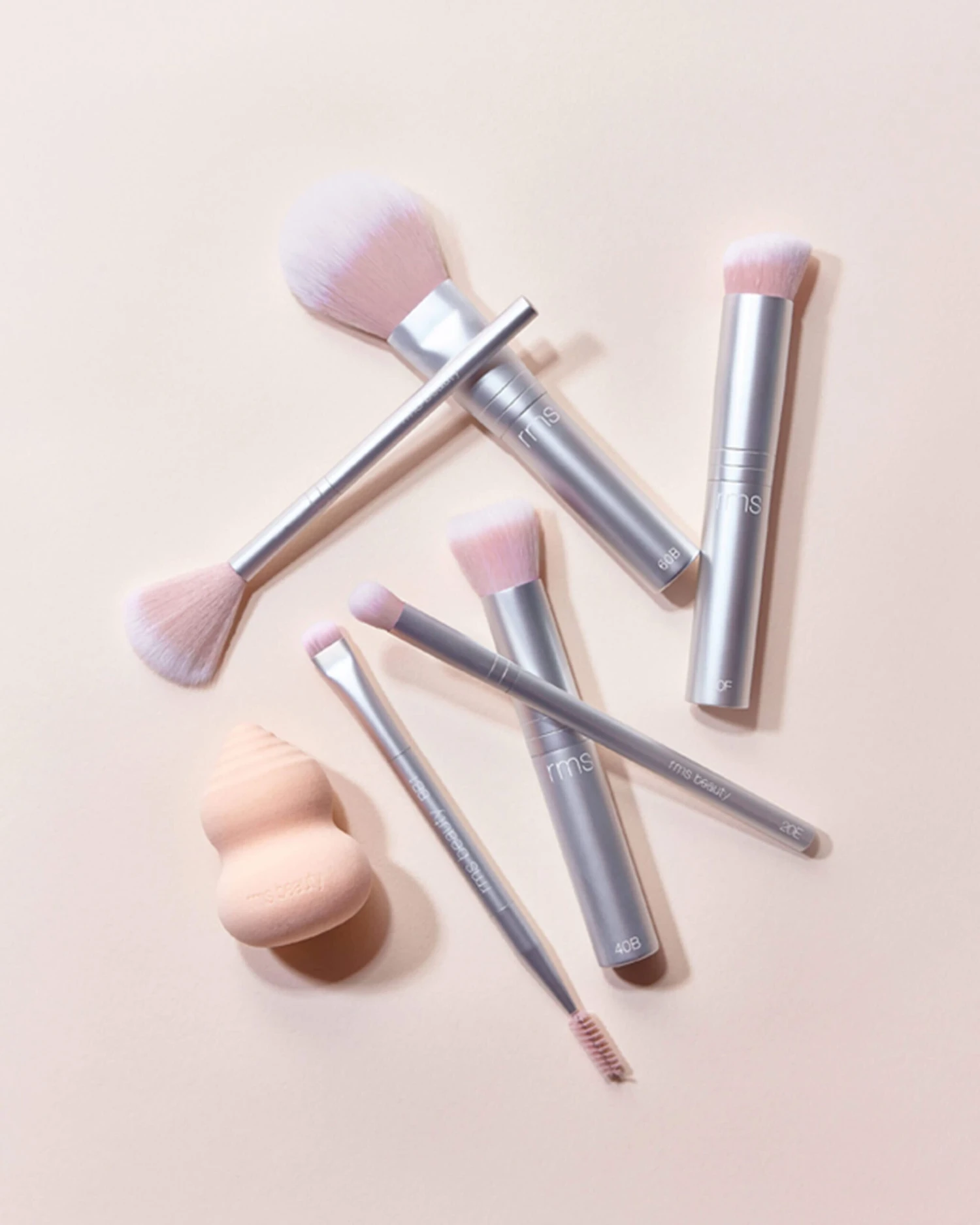 RMS Beauty Skin2Skin Classic Fan Brush 4 RMS Beauty Skin2Skin Classic Fan Brush - Image 4