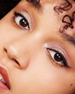 RMS Beauty Straight Line Kohl Eye Pencil 26 RMS Beauty Straight Line Kohl Eye Pencil -Fashion Makeup & Care RMS StraightLineKohlEyePencil Model 08 scaled