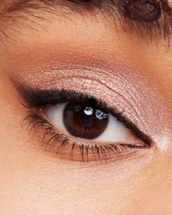 RMS Beauty Straight Line Kohl Eye Pencil 27 RMS Beauty Straight Line Kohl Eye Pencil -Fashion Makeup & Care RMS StraightLineKohlEyePencil Model 09 scaled