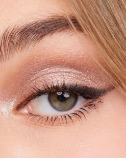 RMS Beauty Straight Line Kohl Eye Pencil 28 RMS Beauty Straight Line Kohl Eye Pencil -Fashion Makeup & Care RMS StraightLineKohlEyePencil Model 10 scaled