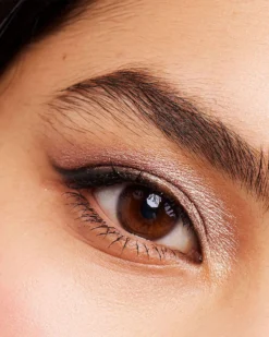 RMS Beauty Straight Line Kohl Eye Pencil 29 RMS Beauty Straight Line Kohl Eye Pencil -Fashion Makeup & Care RMS StraightLineKohlEyePencil Model 11 scaled