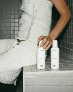 Conditioner 21 Conditioner -Fashion Makeup & Care Reverie Conditioner Lifestyle 14 scaled